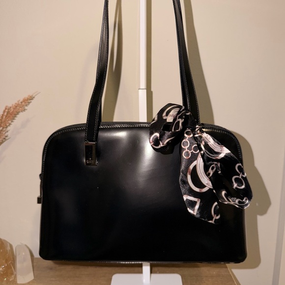 Vintage 90s Gucci Classic Black Patent Leather shoulder bag